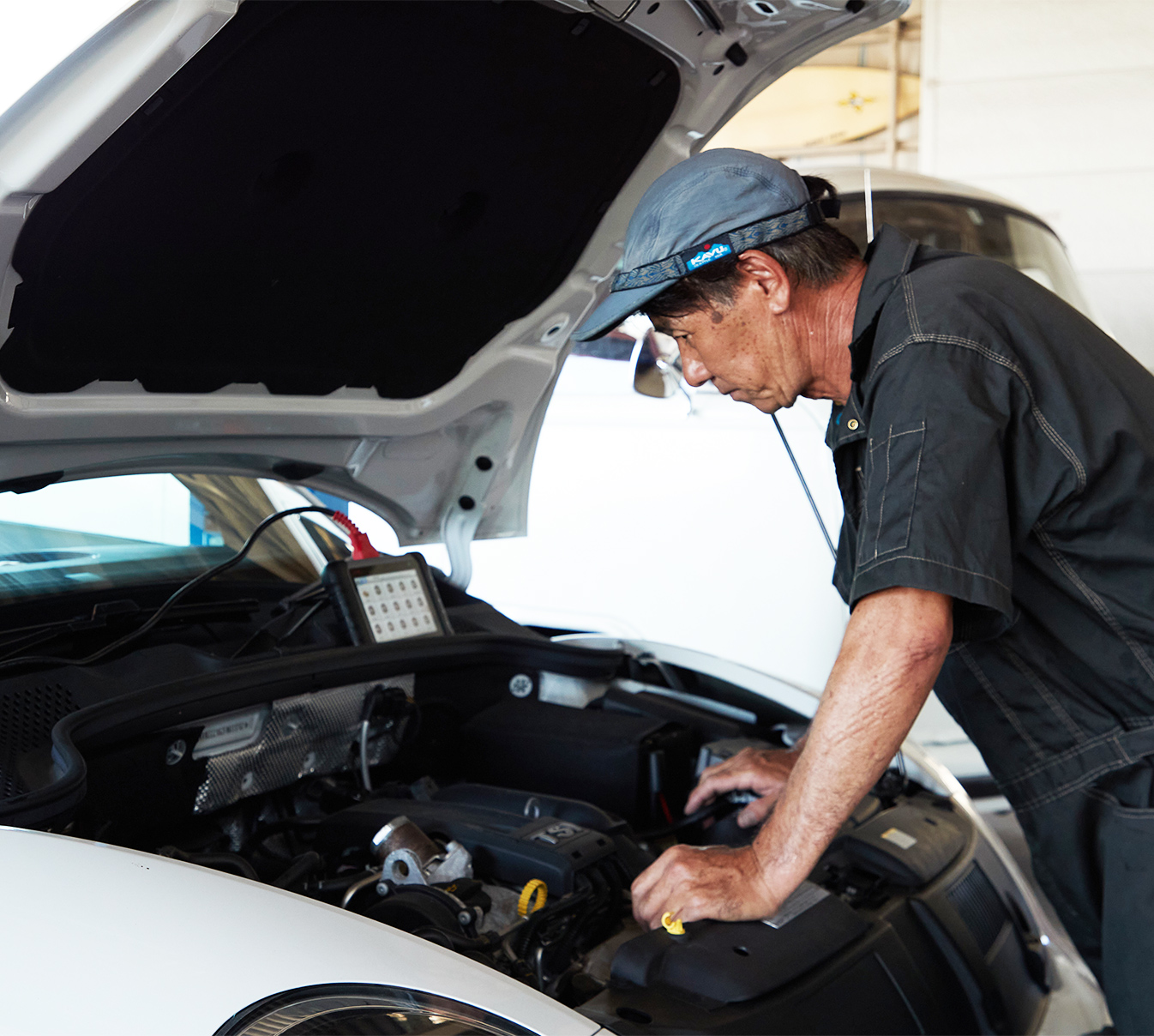 <span>KIZAWA MOTORS</span><br>FOR YOUR<br>BEST CAR LIFE